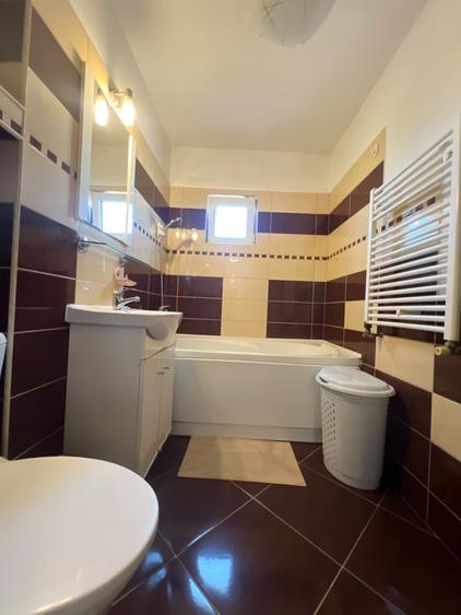 Apartament cu 3 camere decomandat, mobilat în Lunei