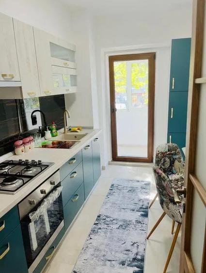 Apartament cu 3 camere decomandat, mobilat în Podul de Fier
