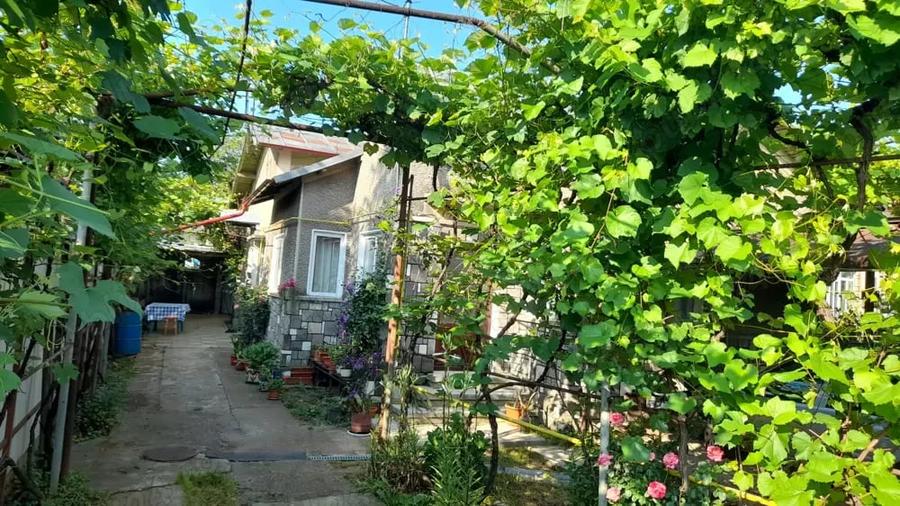 Casă cu 4 camere în Băicoi