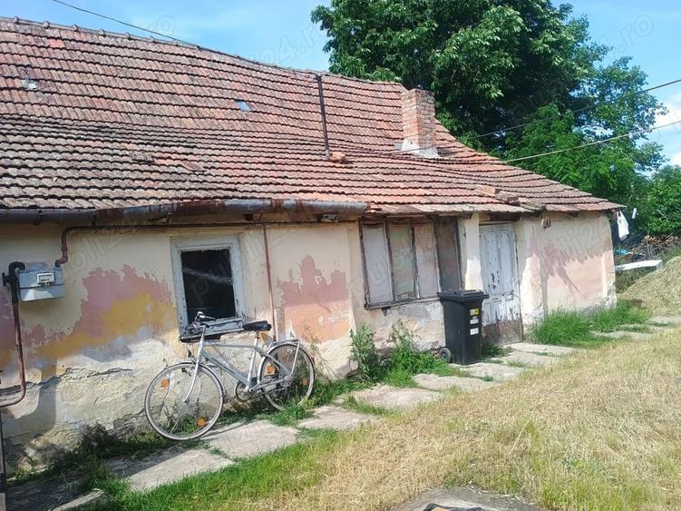 Casă cu 2 camere cu Teren 1100 Mp în Turnu