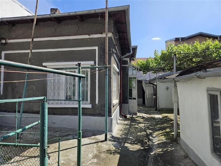Casă individuală cu 3 camere cu Canalizare în Titulescu