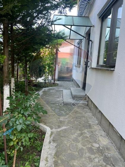 Casă individuală cu 6 camere cu Teren 276 Mp în Păulești