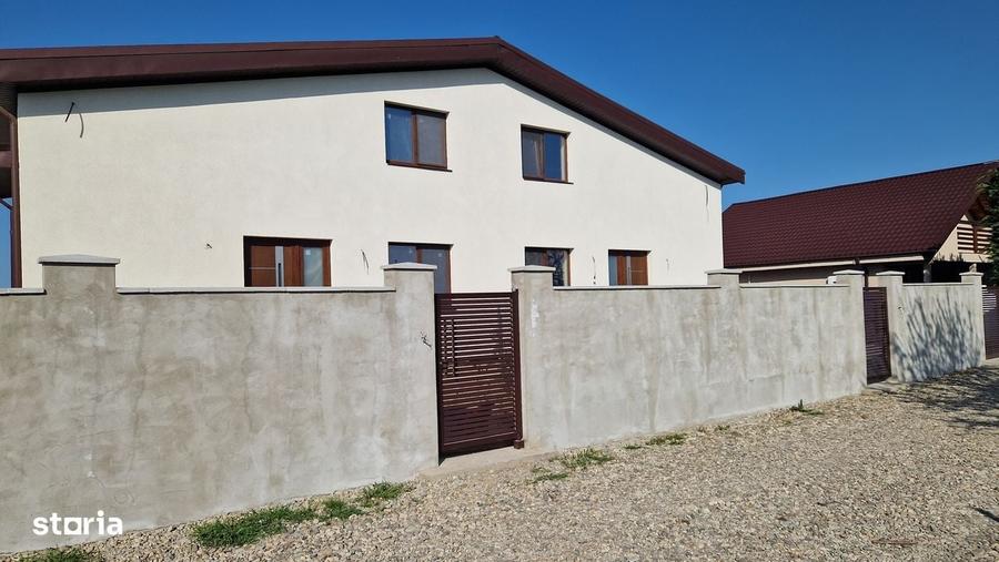 Casă cu 4 camere cu Teren 240 Mp în Câmpineanca