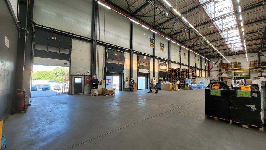 Spațiu industrial, de 2,700 mp, în Uverturii