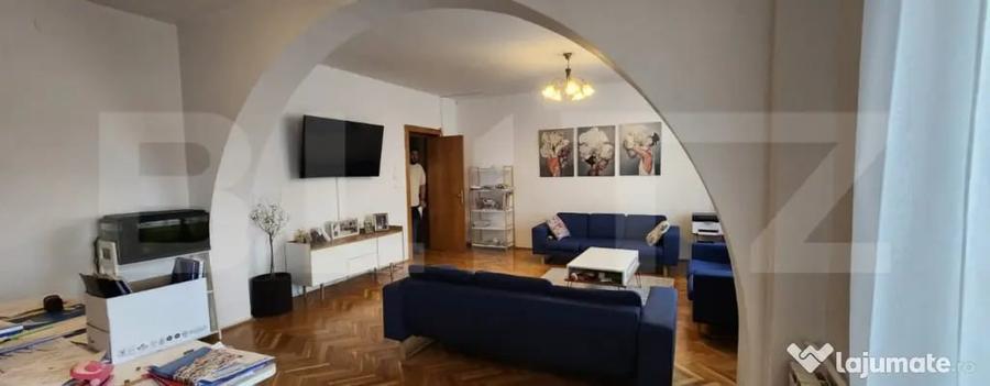 Casă cu 12 camere cu Teren 1372 Mp în Platou