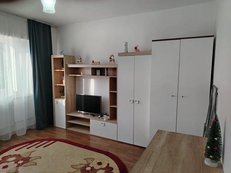 Garsonieră decomandată în Rogerius
