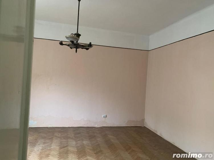 Casă cu 7 camere cu Teren 638 Mp în Bălcescu