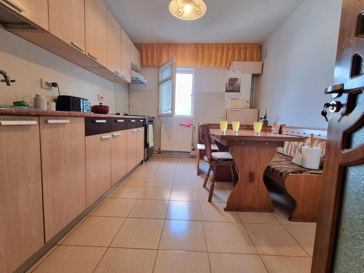 Apartament cu 3 camere decomandat în Ștefan cel Mare