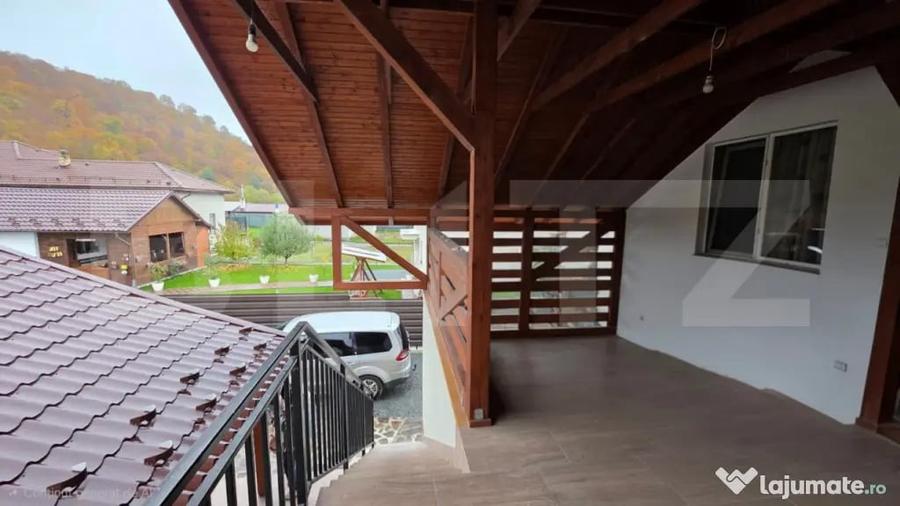 Casă cu 4 camere cu Teren 1000 Mp în Central