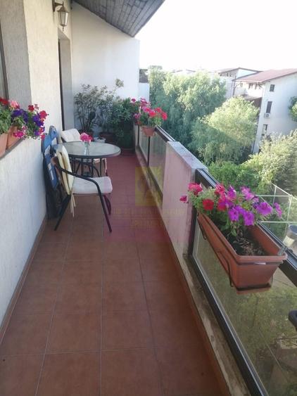 Apartament cu 3 camere semidecomandat, mobilat în Haliu