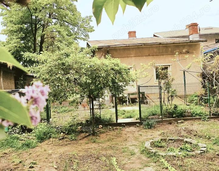 Casă cu 2 camere cu Teren 380 Mp în Central