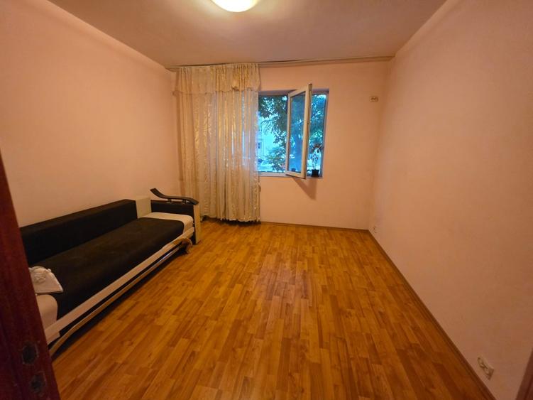 Apartament cu 3 camere decomandat în Dristor