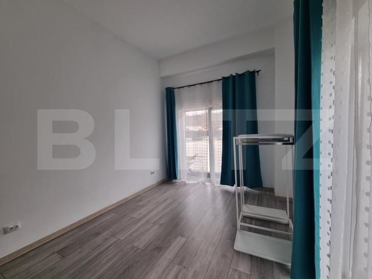 Apartament cu 3 camere semidecomandat în Dâmbul Rotund