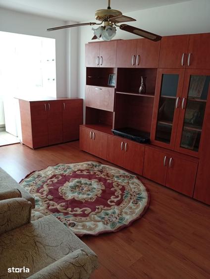 Apartament cu 3 camere decomandat în Sud
