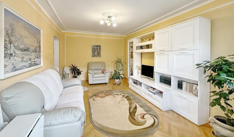 Apartament cu 4 camere decomandat, mobilat în Calea București