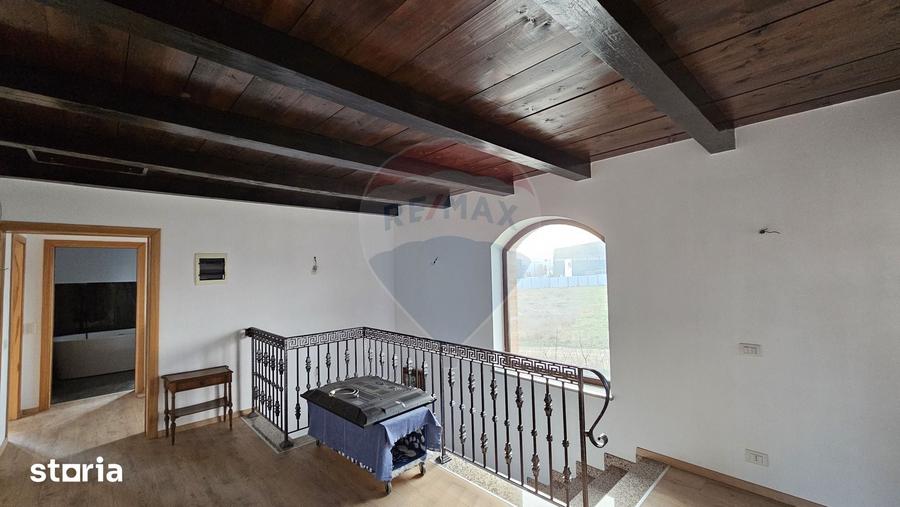Casă cu 5 camere cu Teren 840 Mp în Șcheia