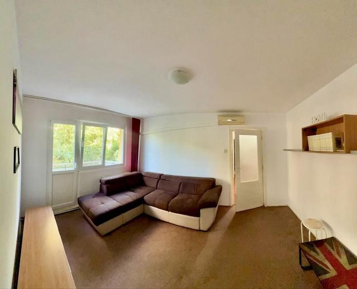 Apartament cu 3 camere semidecomandat în Govândari