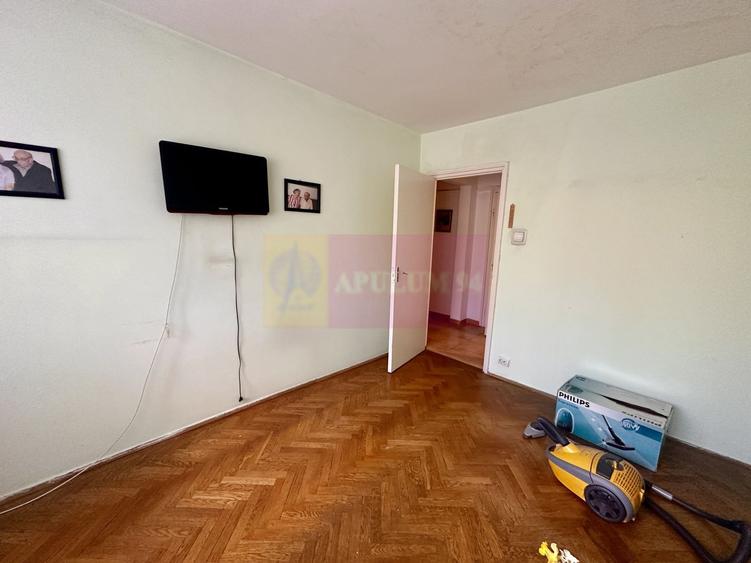 Apartament cu 3 camere decomandat în Berceni
