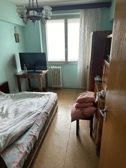 Apartament cu 3 camere decomandat în Tei