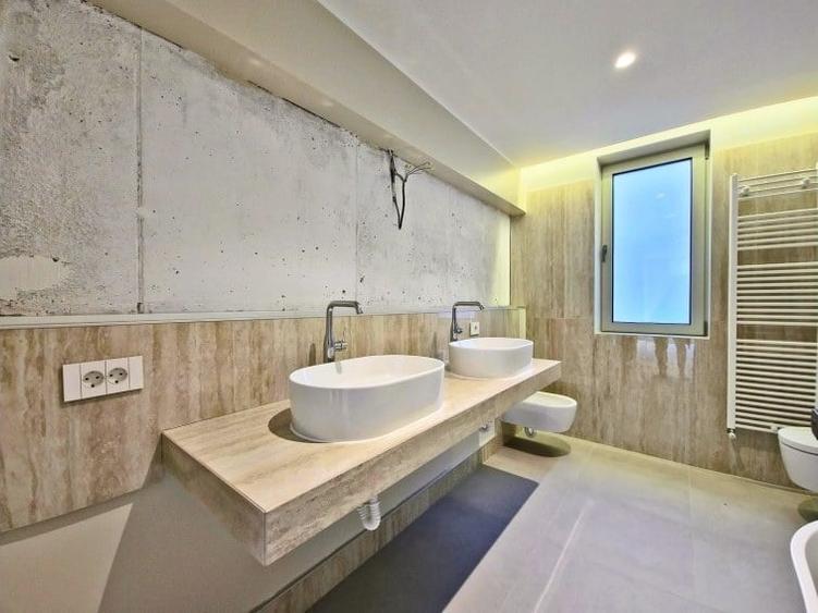 Casă cu 9 camere cu Garaj în Dorobanți