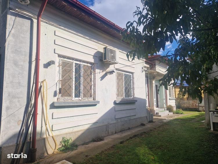 Casă cu 3 camere semidecomandat în Central