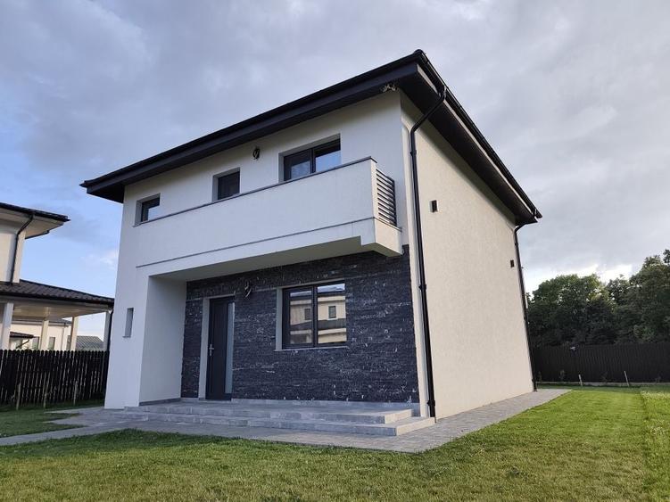 Casă cu 4 camere în Valea Ursului