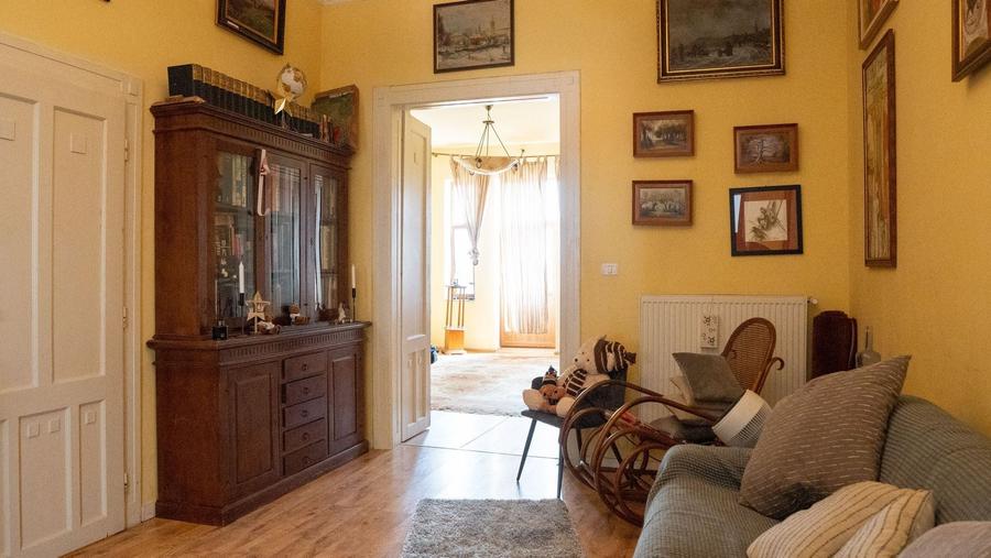 Apartament cu 2 camere semidecomandat, mobilat în Central