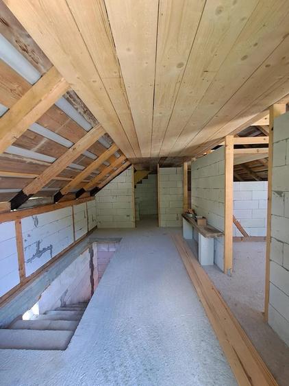 Casă cu 5 camere cu Teren 1800 Mp în Stânca
