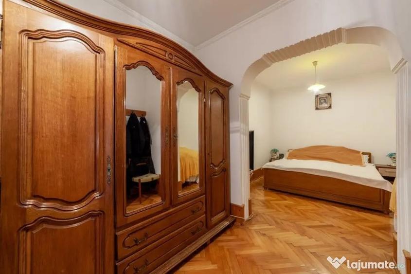 Casă cu 7 camere cu Teren 350 Mp în Exercițiu