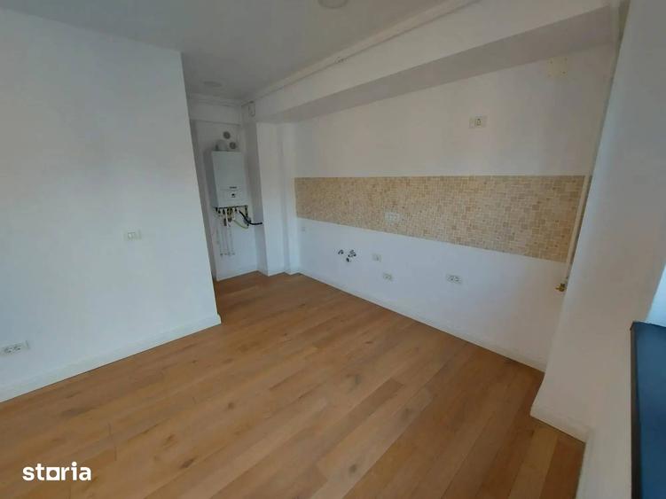 Apartament cu 3 camere decomandat în Polonă