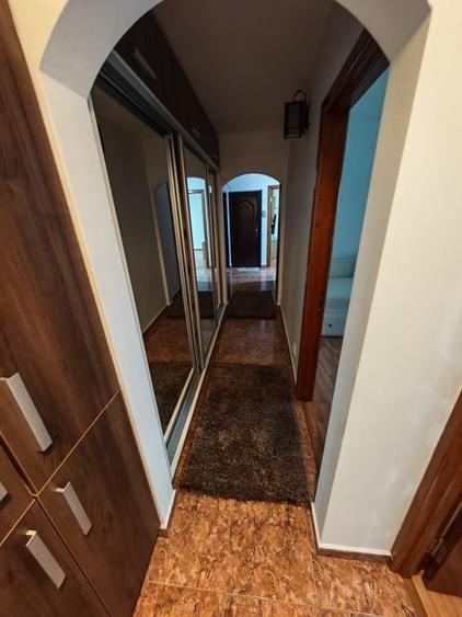 Apartament cu 3 camere decomandat în Exterior Vest