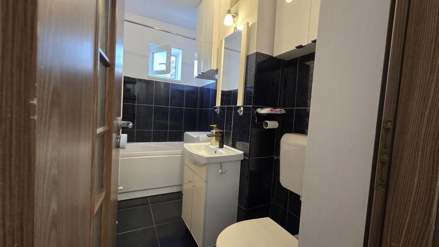 Apartament cu 3 camere semidecomandat, mobilat în Iosefin