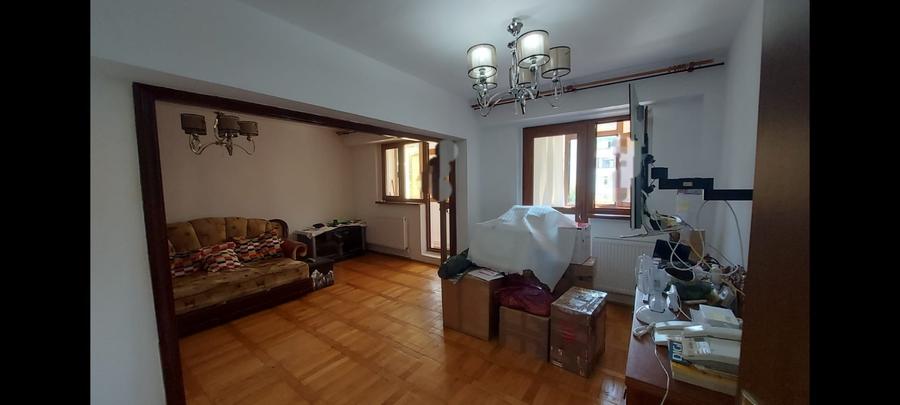 Apartament cu 4 camere decomandat, mobilat în