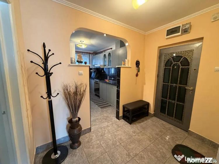 Apartament cu 4 camere decomandat în Central