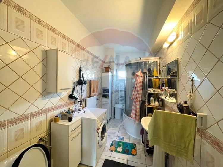 Casă individuală cu 6 camere cu Canalizare în Dâmbul Rotund