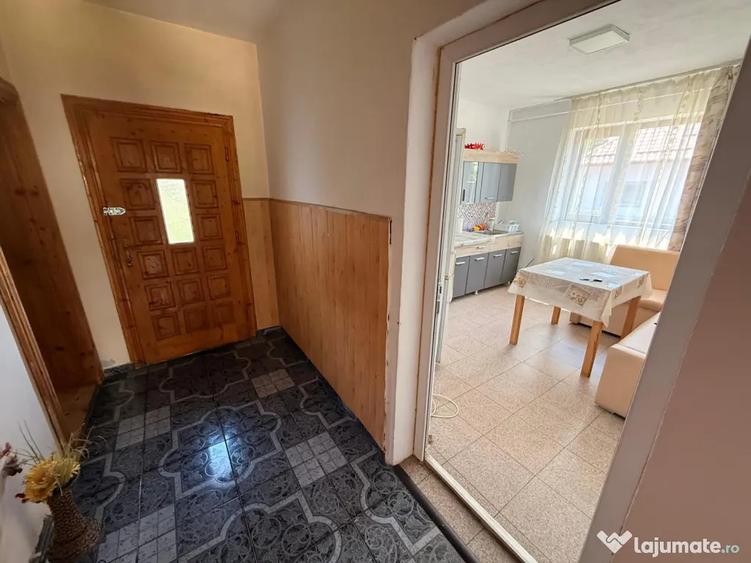 Casă cu 5 camere cu Teren 2146 Mp în Lerești