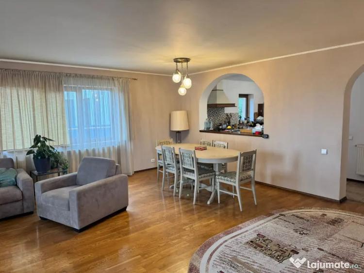 Casă cu 5 camere cu Teren 1000 Mp în Săsar