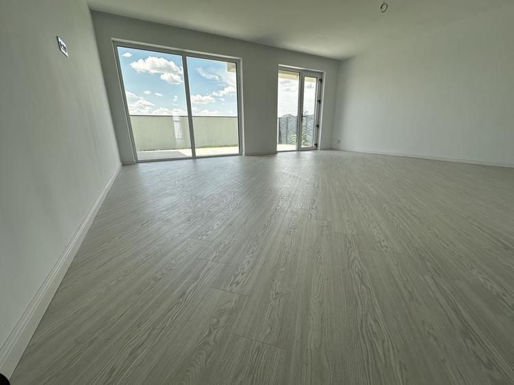 Casă cu 4 camere cu Teren 330 Mp în Central