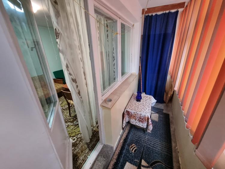 Apartament cu 3 camere semidecomandat, mobilat în Tătărași