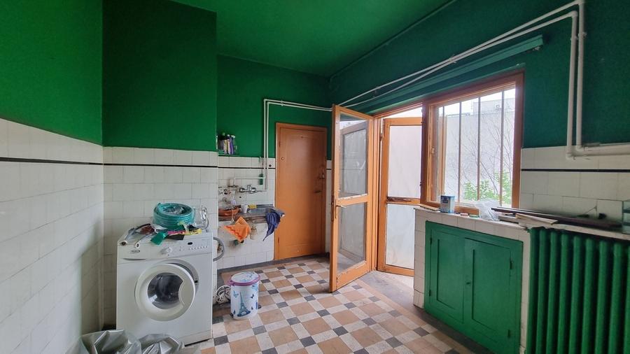 Apartament cu 3 camere semidecomandat în Unirii