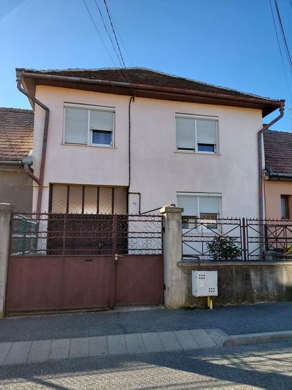 Casă cu 4 camere în Țiglari