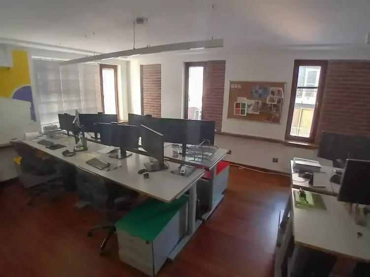 Apartament cu 6 camere decomandat în Dorobanți