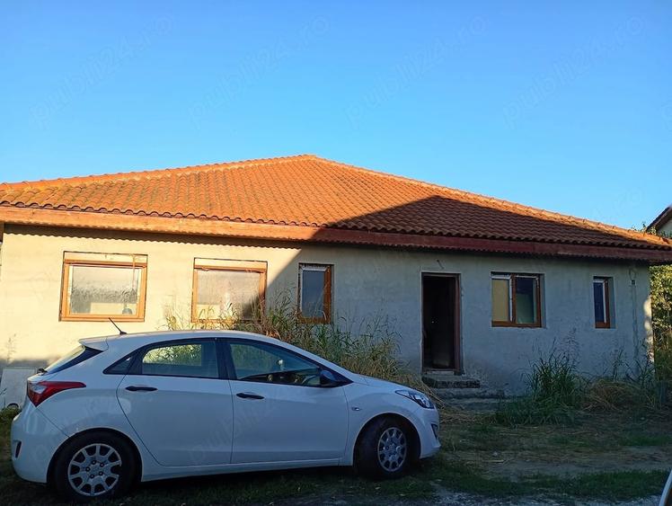 Casă cu 4 camere cu Teren 700 Mp în 1 Decembrie