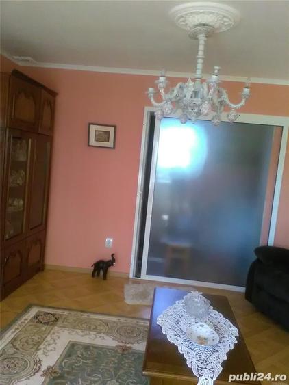 Casă cu 6 camere cu Teren 600 Mp în Tractorul