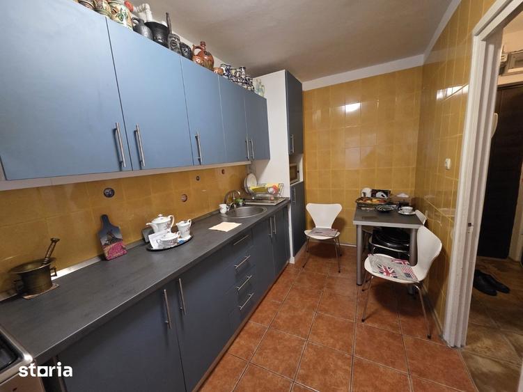 Apartament cu 3 camere decomandat în Tineretului