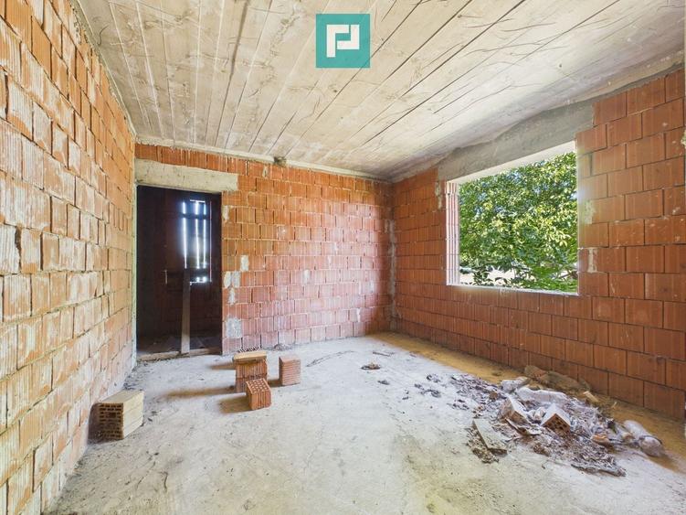 Casă individuală cu 9 camere cu Canalizare în Zimandu Nou