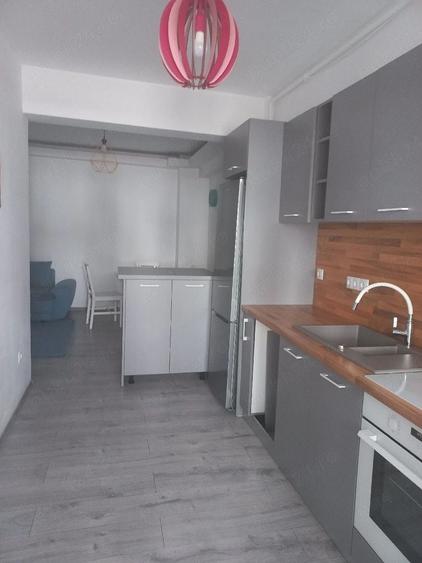Apartament cu 3 camere decomandat în Turnișor