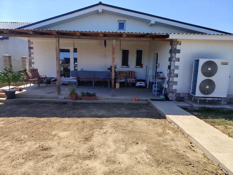 Casă cu 4 camere în Fughiu