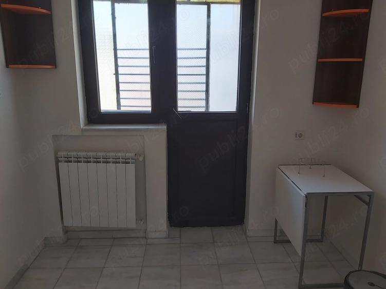 Apartament cu 3 camere decomandat în Exterior Vest
