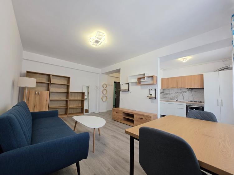 Apartament cu 2 camere semidecomandat în 1 Decembrie